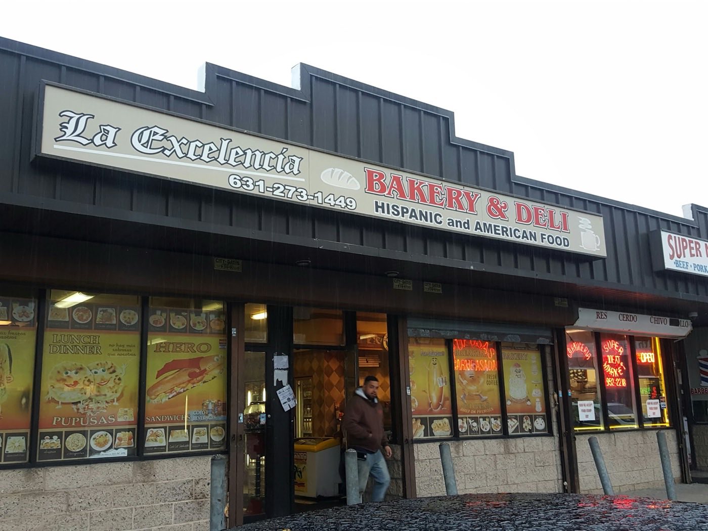 La Excelencia Bakery & Deli in Bay Shore, New York
